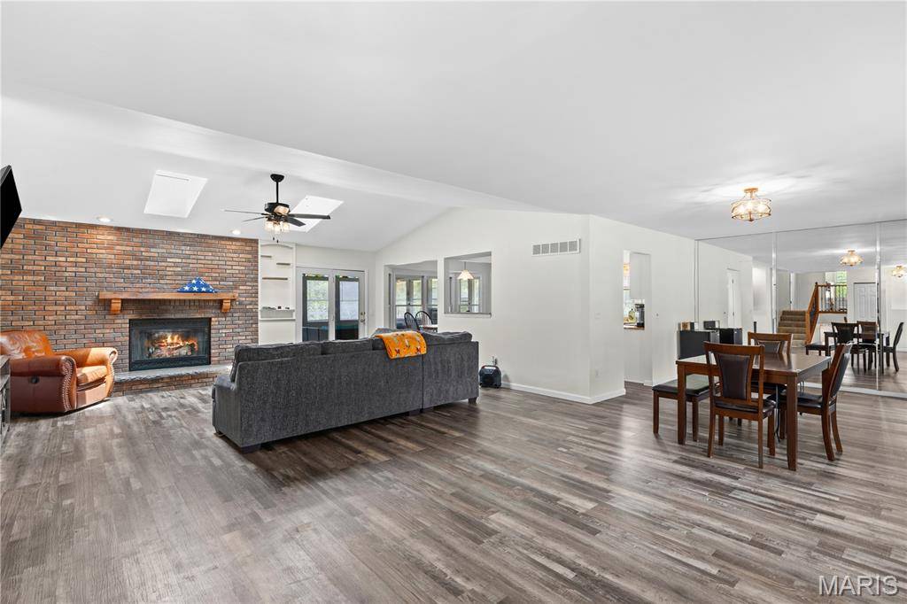 3 Harbor Point CT, Lake St Louis, MO 63367