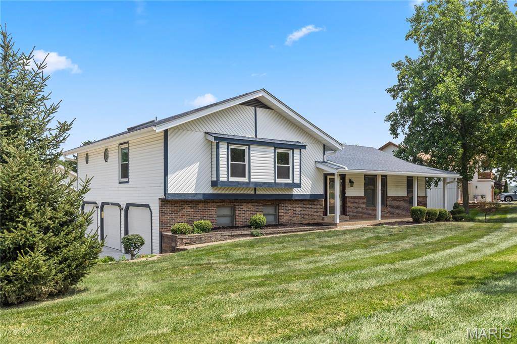 3 Harbor Point CT, Lake St Louis, MO 63367