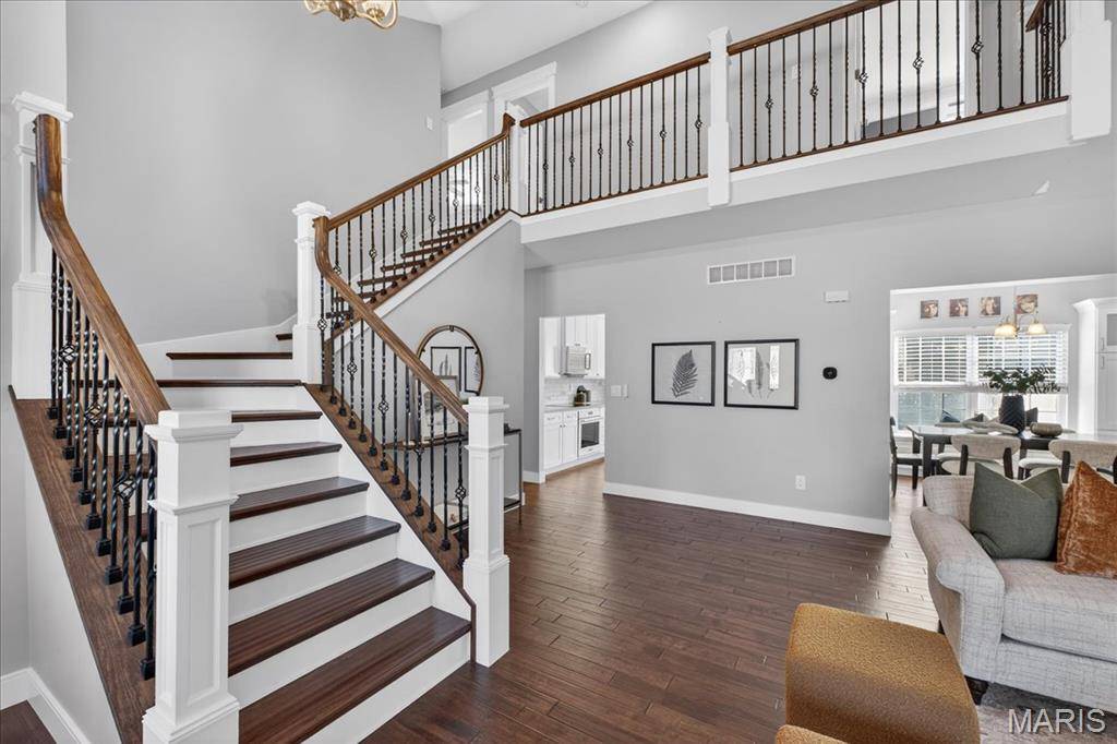 537 Sgt Pepper DR, St Peters, MO 63376