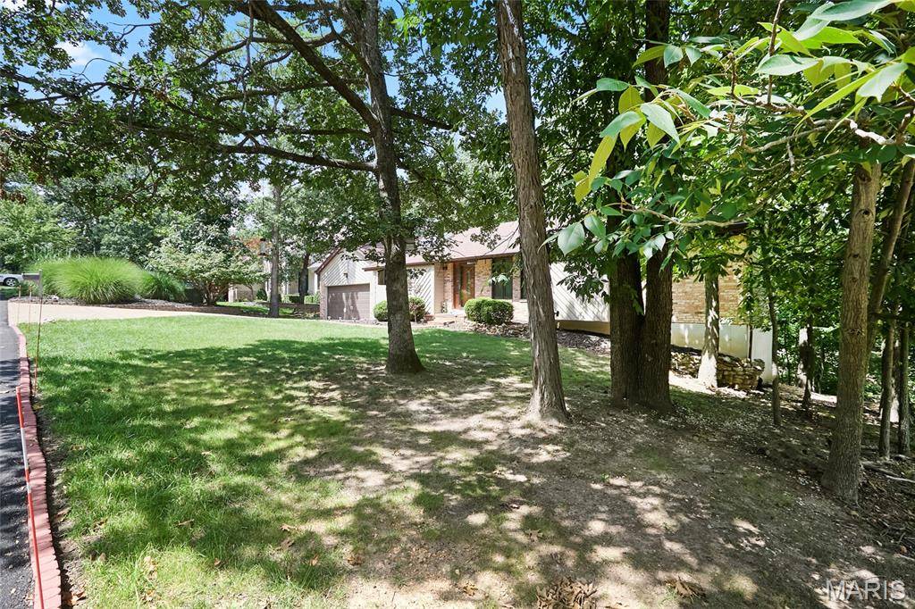 1604 Creightonwood CT, High Ridge, MO 63049