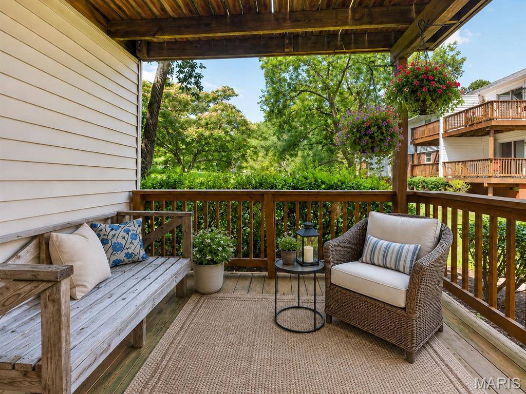 9194 Wrenwood LN, Brentwood, MO 63144