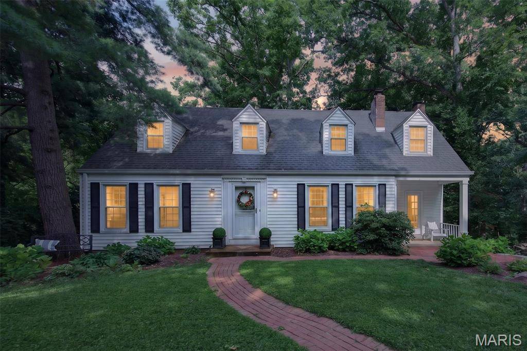 35 Wildwood LN, Kirkwood, MO 63122