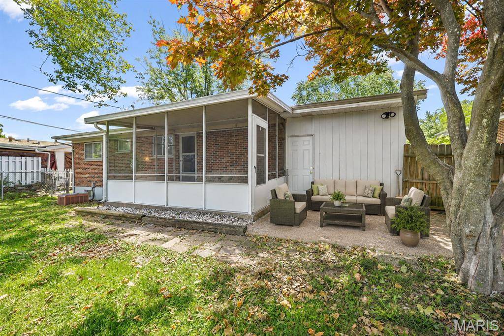 14 Tamma LN, Hazelwood, MO 63042