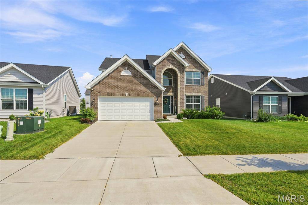 902 Palisades CIR, St Charles, MO 63301