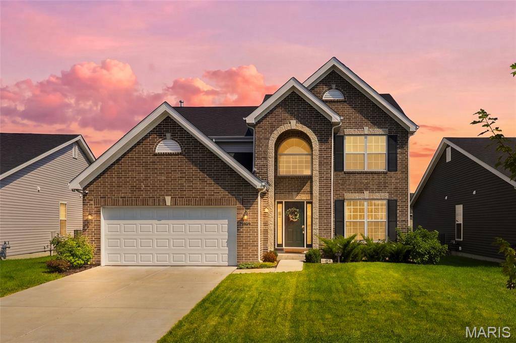 902 Palisades CIR, St Charles, MO 63301
