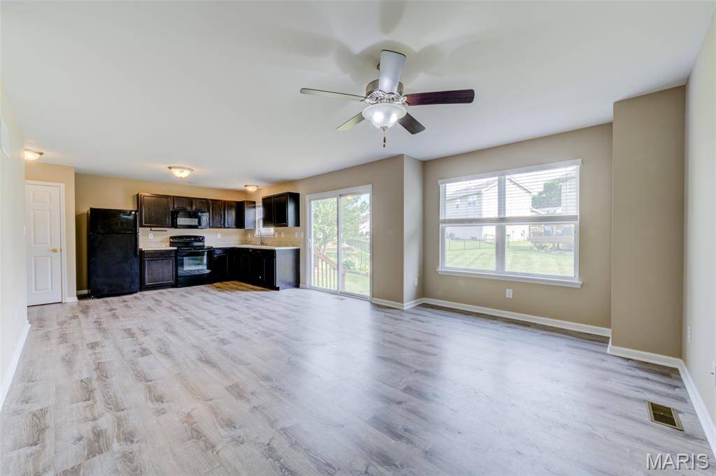 1844 Sterling Oaks DR, St Peters, MO 63376