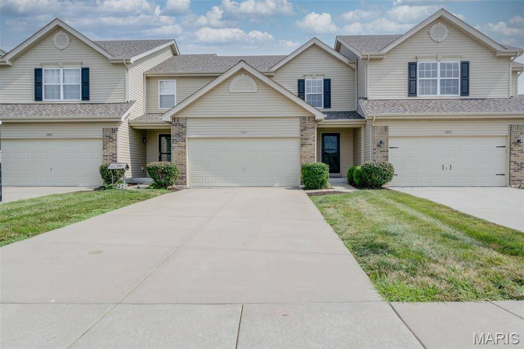 1844 Sterling Oaks DR, St Peters, MO 63376
