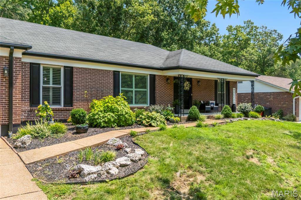 5400 Casa Royale DR, St Louis, MO 63129