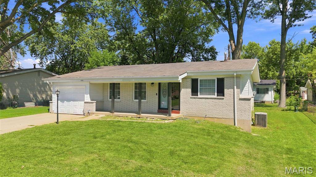 1331 Coppergate LN, St Louis, MO 63138