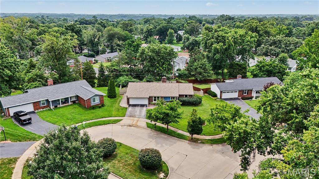 50 White Plains DR, Chesterfield, MO 63017