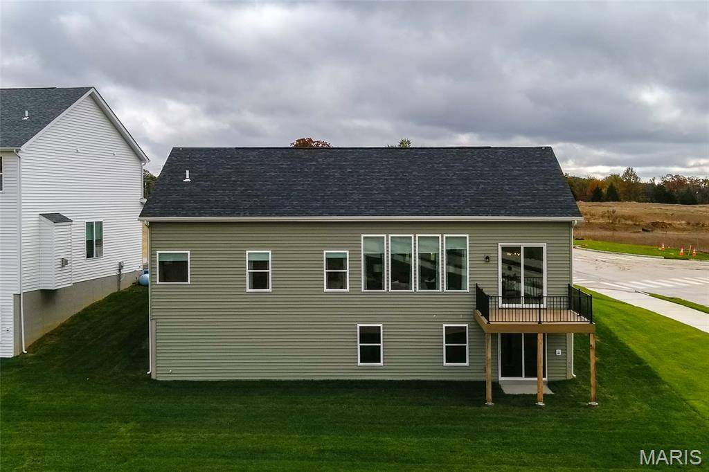 401 Farmhouse DR, O'fallon, MO 63385