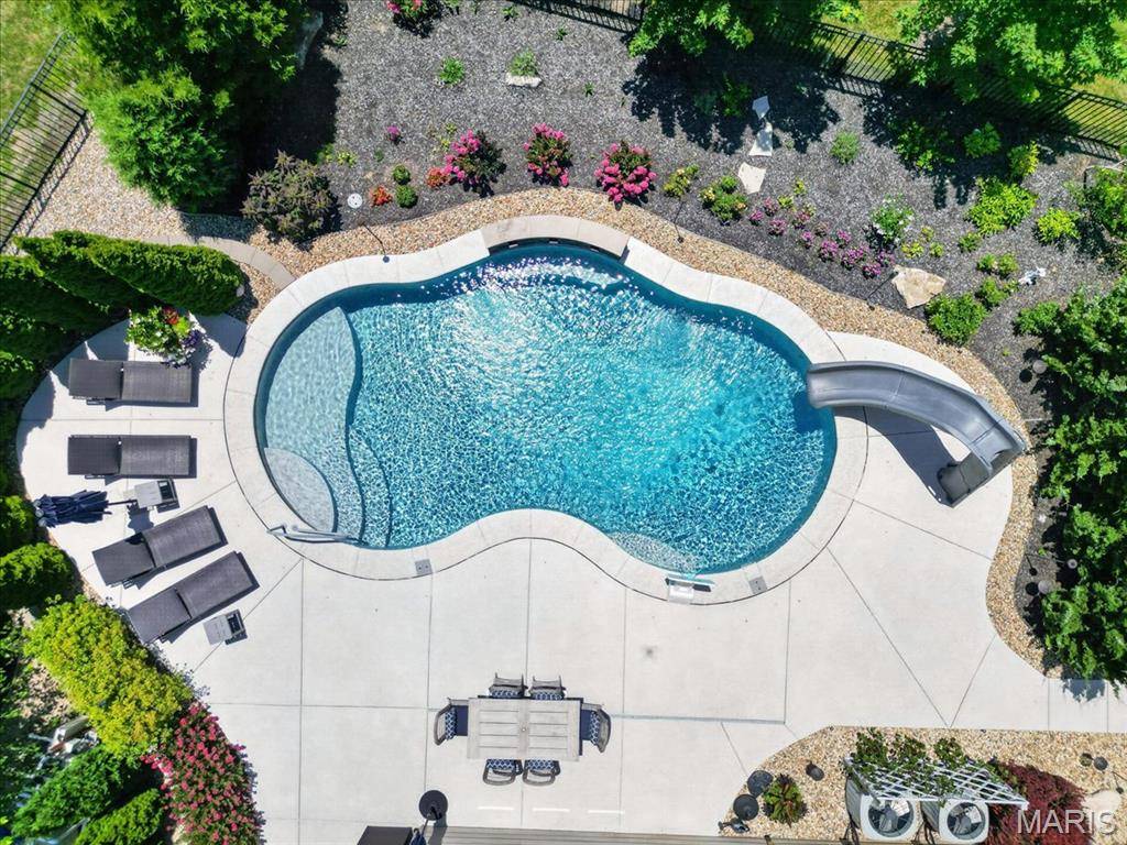 9818 Grandview Lake CT, Sunset Hills, MO 63127