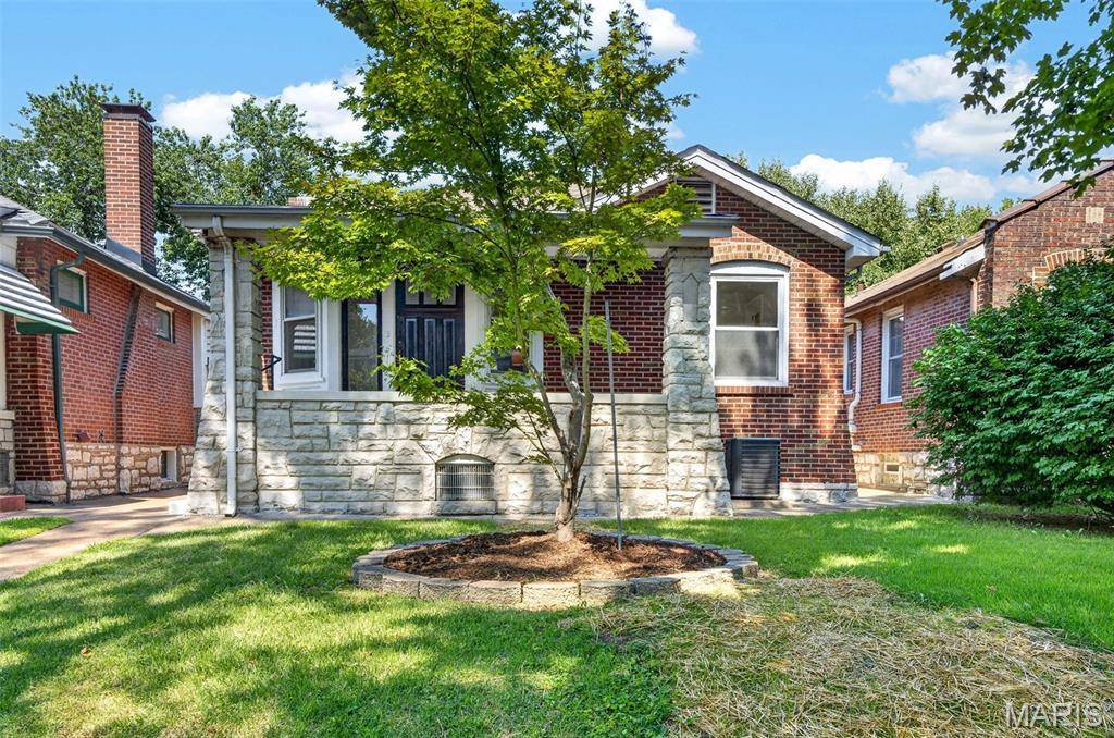 4005 Dover PL, St Louis, MO 63116