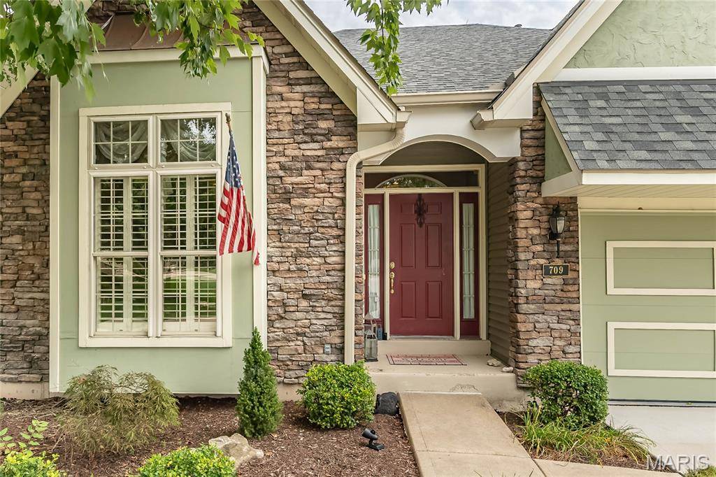 709 Huntwood TER, Lake St Louis, MO 63367