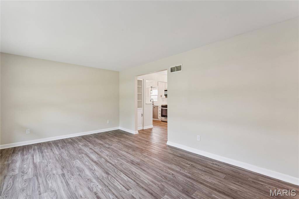 160 Saint Patrick LN, Florissant, MO 63031