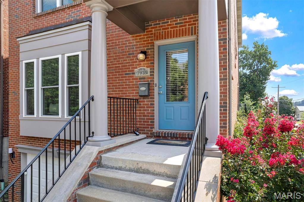 2130 Franz Park LN, St Louis, MO 63139