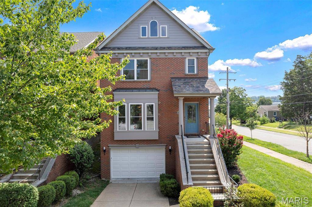 2130 Franz Park LN, St Louis, MO 63139