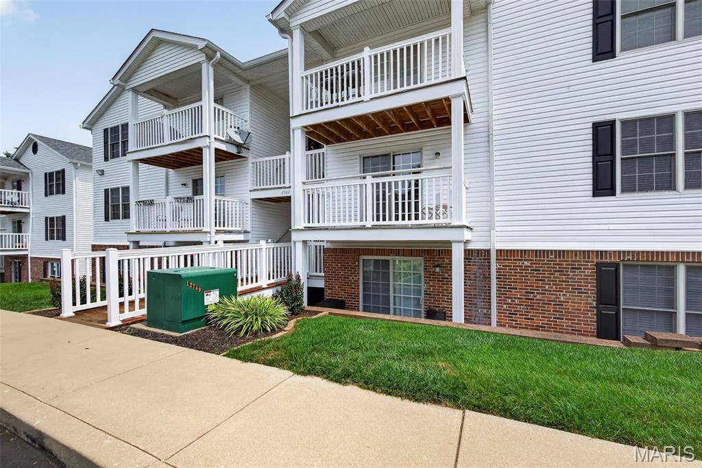 2562 Coppergate Square DR #F, St Louis, MO 63129