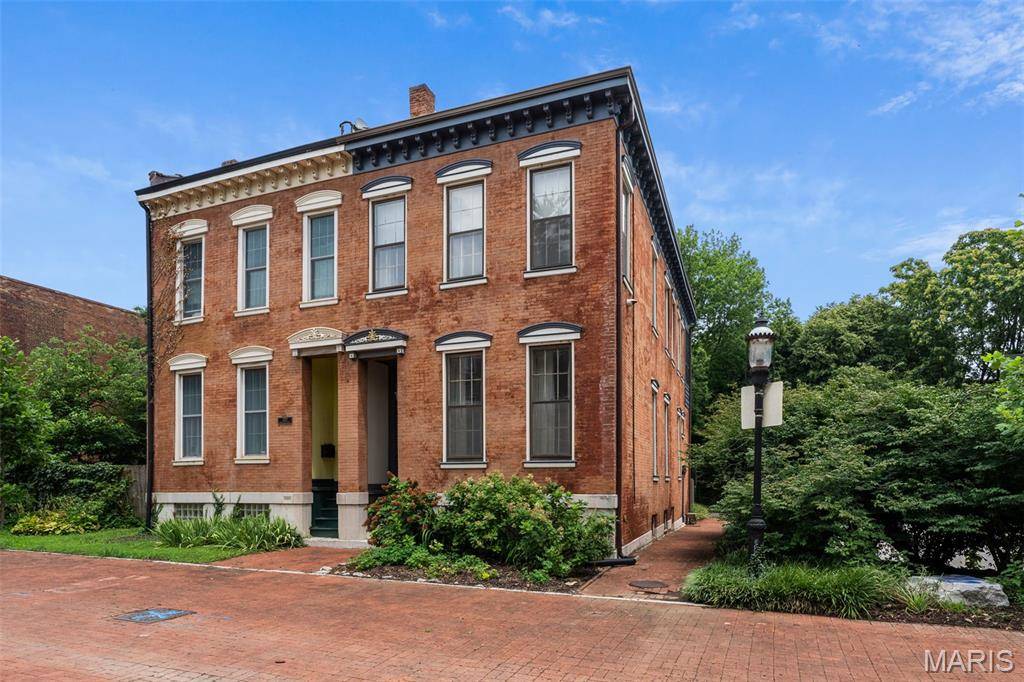 1322 S 10th ST, St Louis, MO 63104