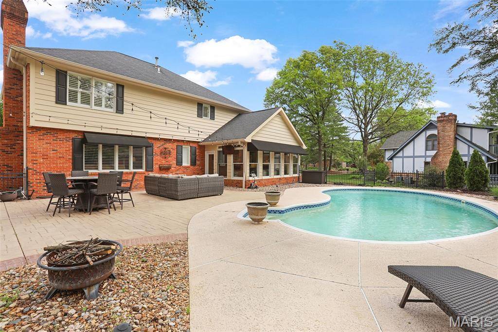 6 Pinebrook CT, Edwardsville, IL 62025