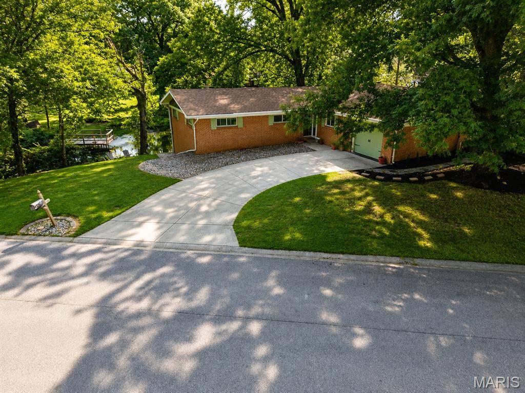 3832 Tanbark DR, Swansea, IL 62226