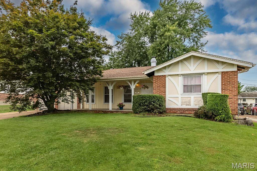 2105 Barcelona DR, Florissant, MO 63033