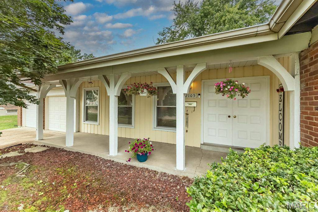 2105 Barcelona DR, Florissant, MO 63033
