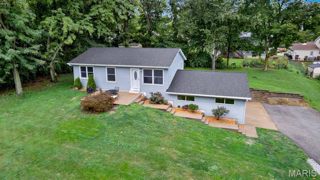 324 Westminster DR, St Peters, MO 63376