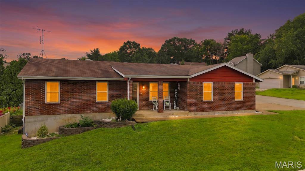 2172 Larkspur LNDG, Imperial, MO 63052