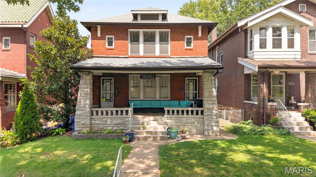 3651 Dover PL, St Louis, MO 63116