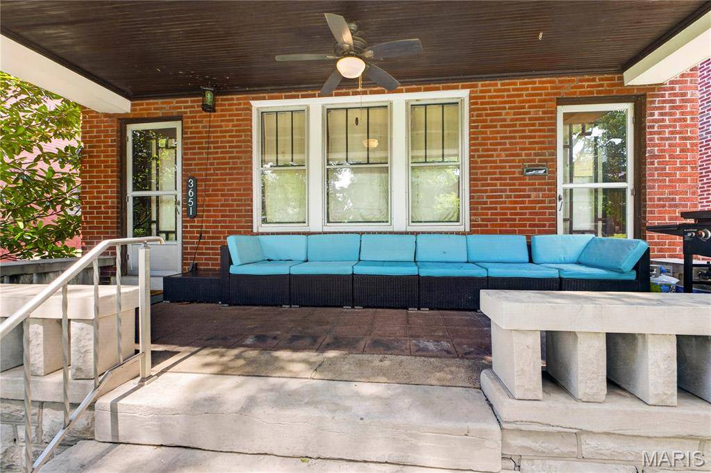 3651 Dover PL, St Louis, MO 63116