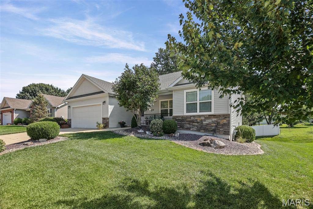 6409 Winter CT, Godfrey, IL 62035