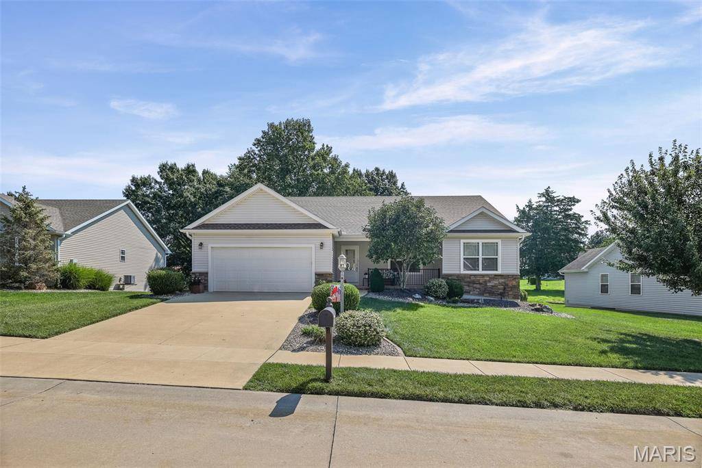 6409 Winter CT, Godfrey, IL 62035