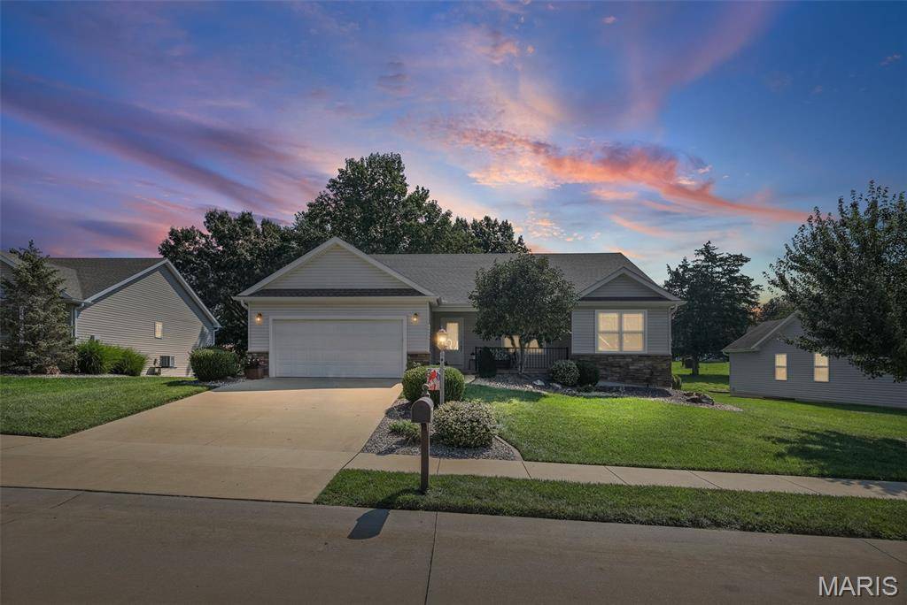 6409 Winter CT, Godfrey, IL 62035