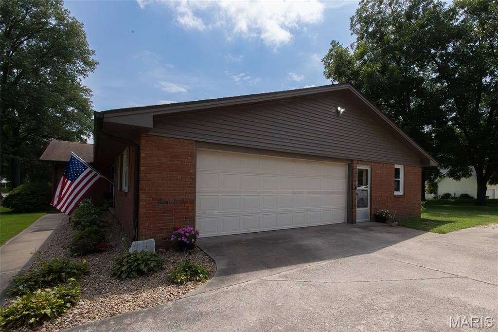 1229 Fairlane DR, Cape Girardeau, MO 63701
