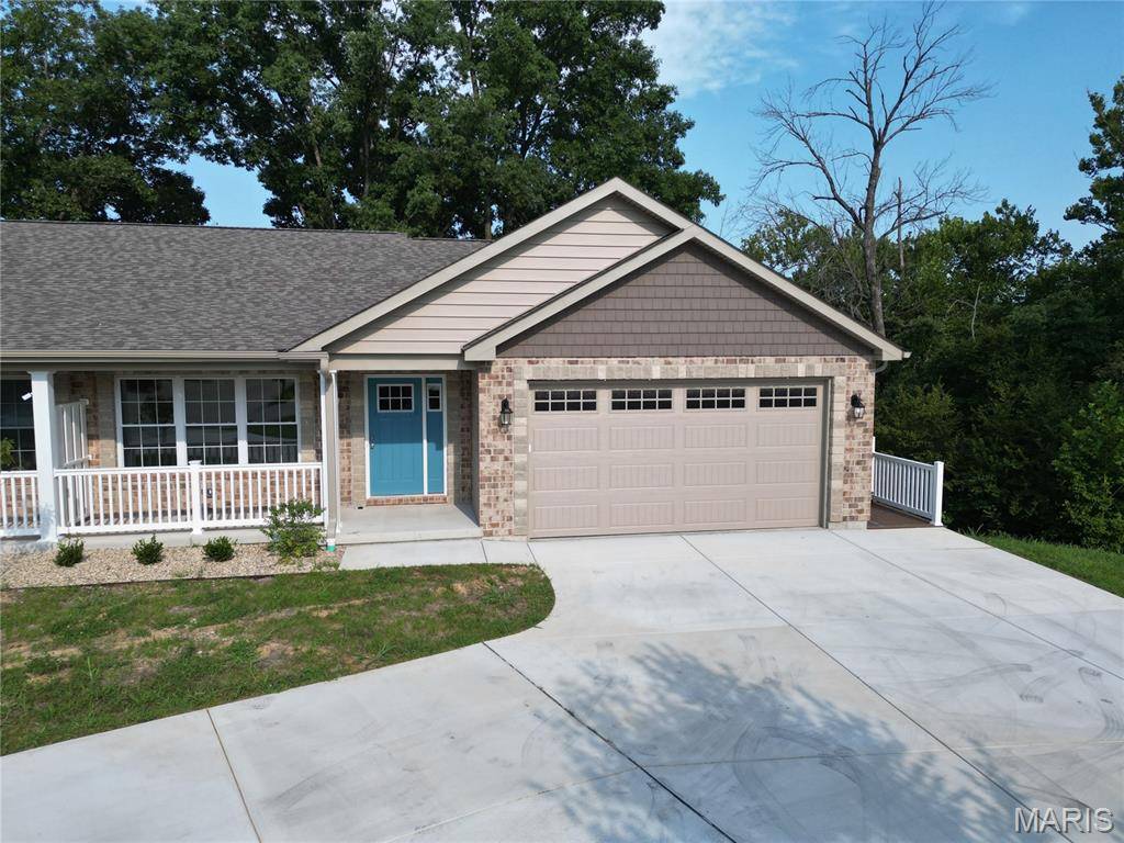 302 Anthony CIR, Byrnes Mill, MO 63051