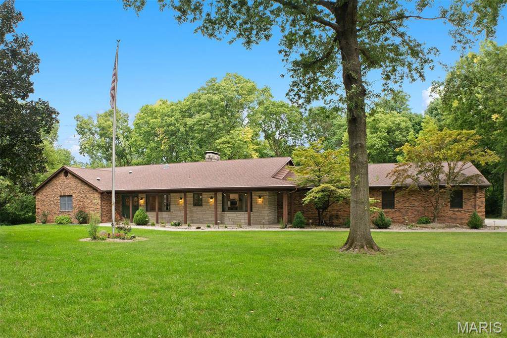 43 Sugar LN, Collinsville, IL 62234