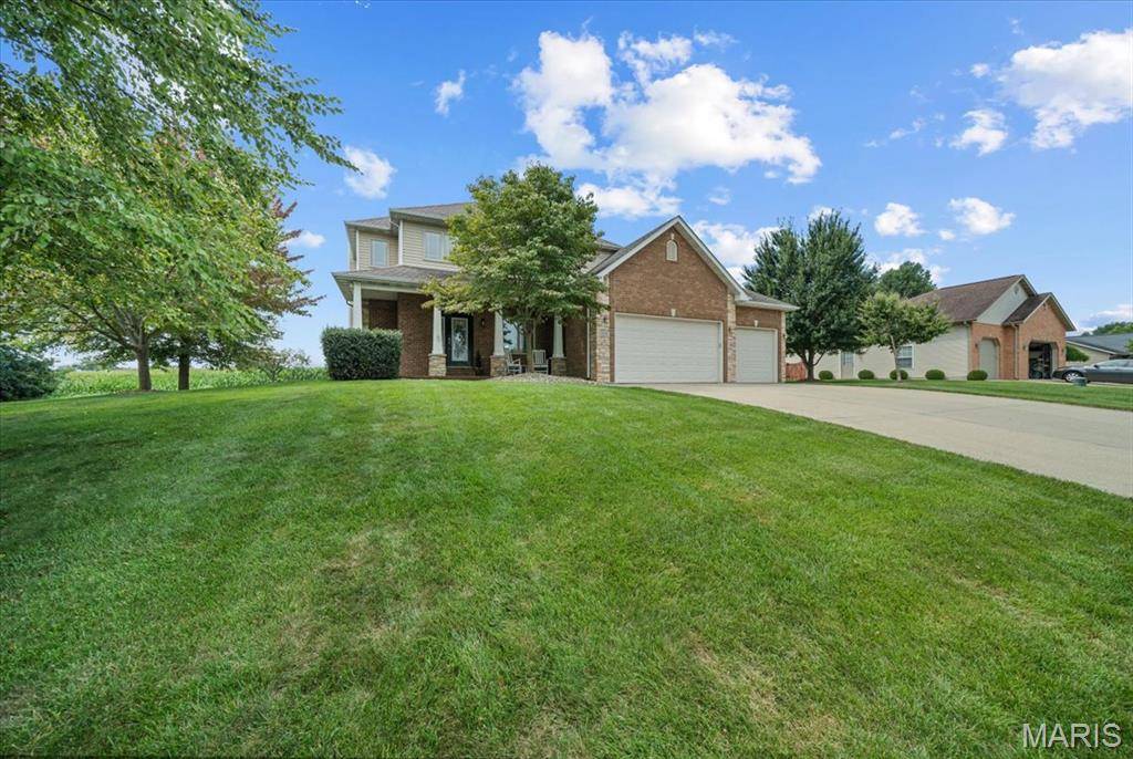 2045 Grandview DR, St Jacob, IL 62281