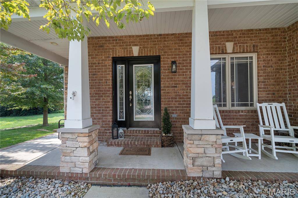 2045 Grandview DR, St Jacob, IL 62281