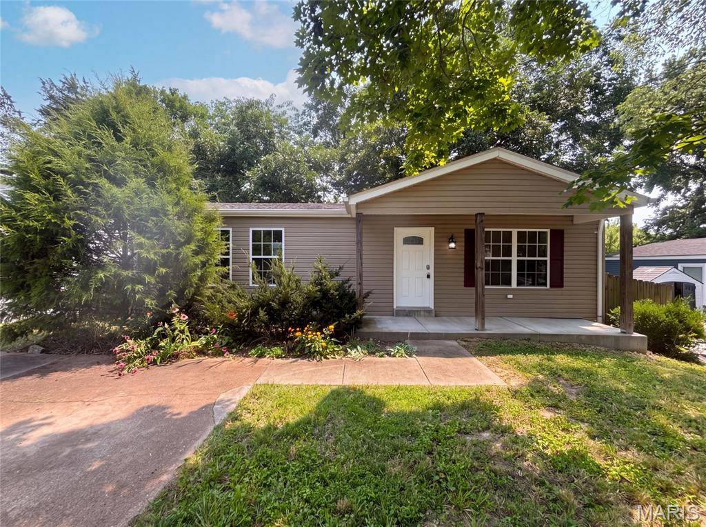 82 Cedar Ridge DR, Pacific, MO 63069