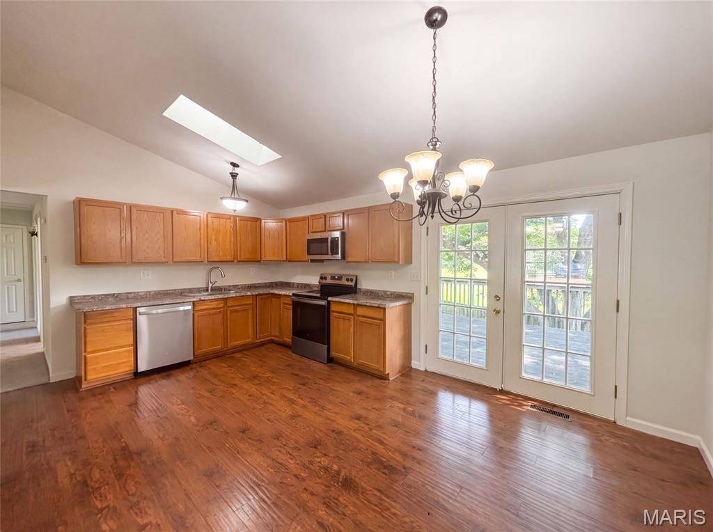82 Cedar Ridge DR, Pacific, MO 63069