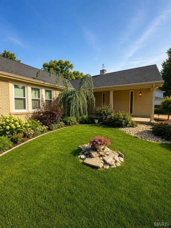 944 Ridgetree LN, Des Peres, MO 63131