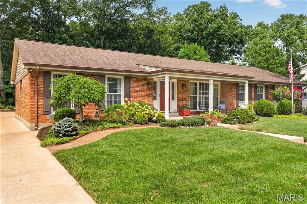 1331 Lockett LN, Kirkwood, MO 63122