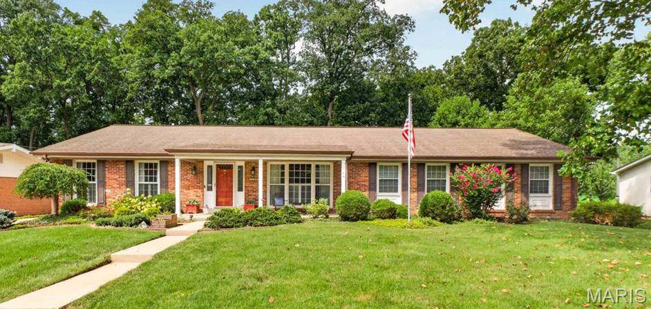 1331 Lockett LN, Kirkwood, MO 63122