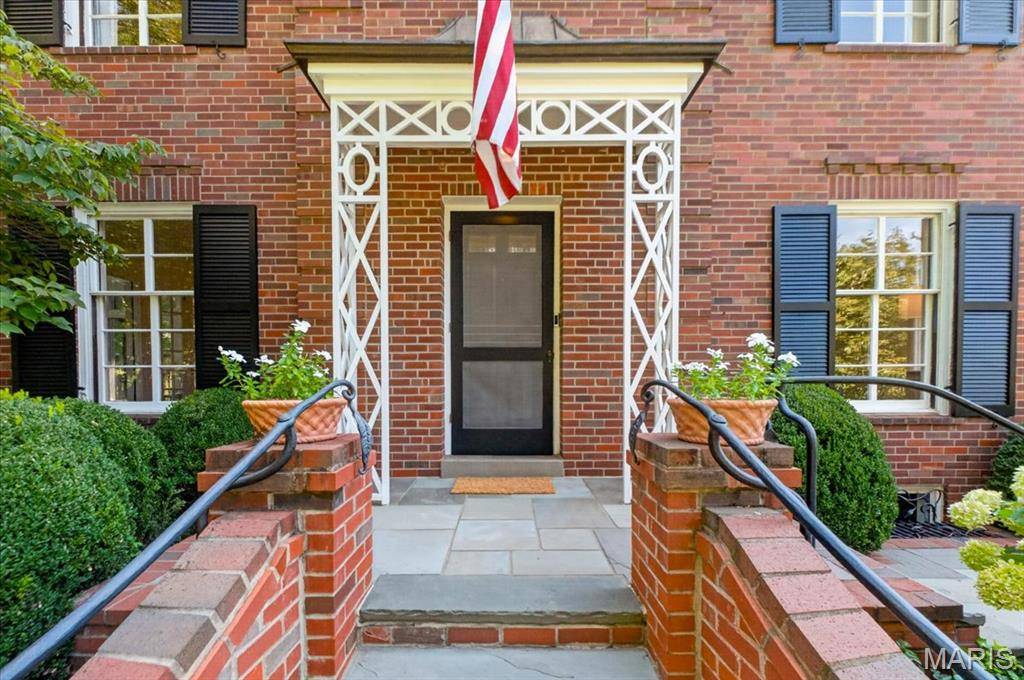 14 Daniel RD, Ladue, MO 63124