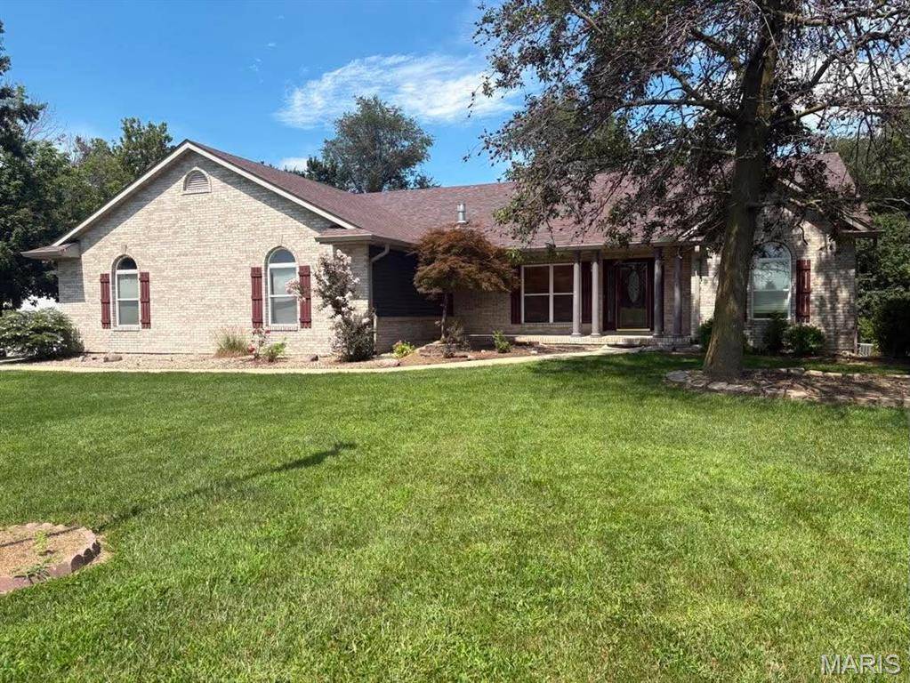11919 Westwood LN, Highland, IL 62249