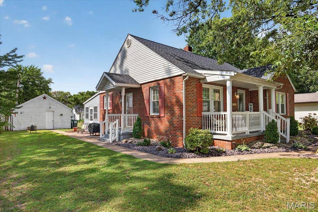 1530 Livingston ST, Carlyle, IL 62231