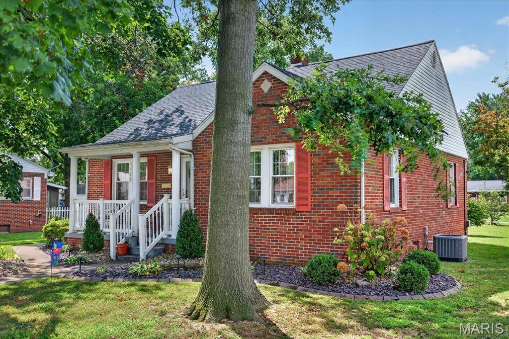 1530 Livingston ST, Carlyle, IL 62231
