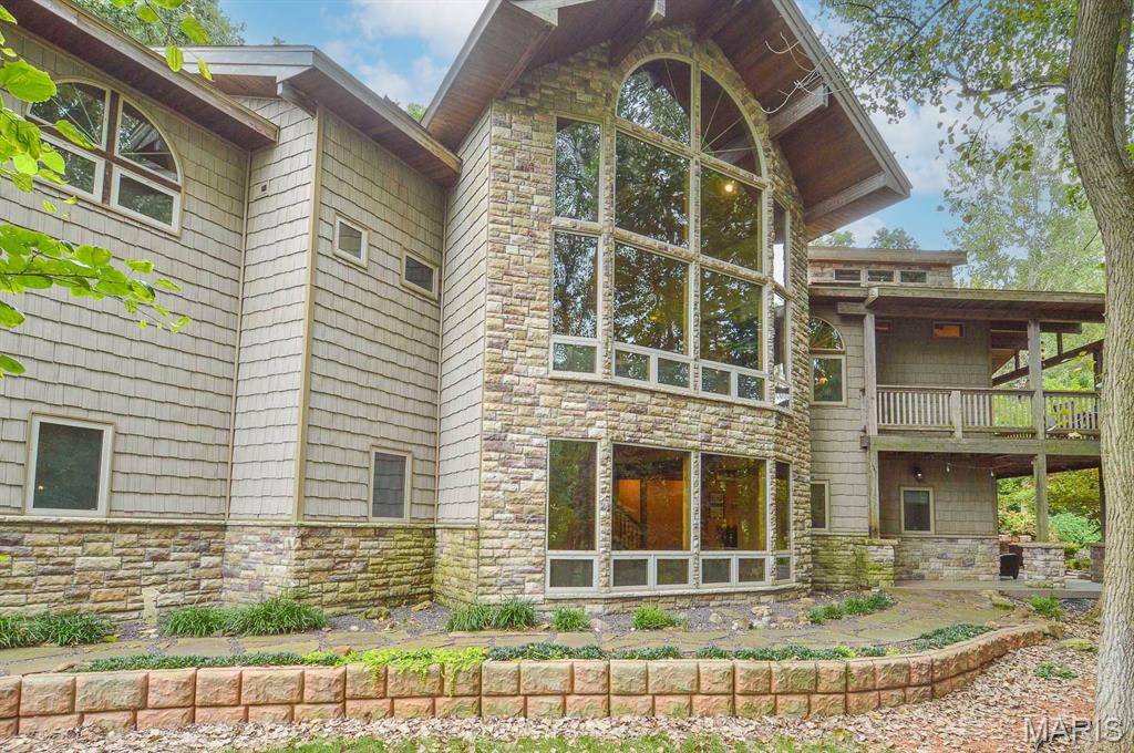1003 Berry LN, Edwardsville, IL 62025