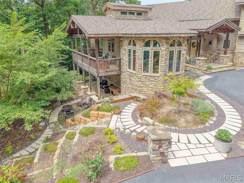 1003 Berry LN, Edwardsville, IL 62025